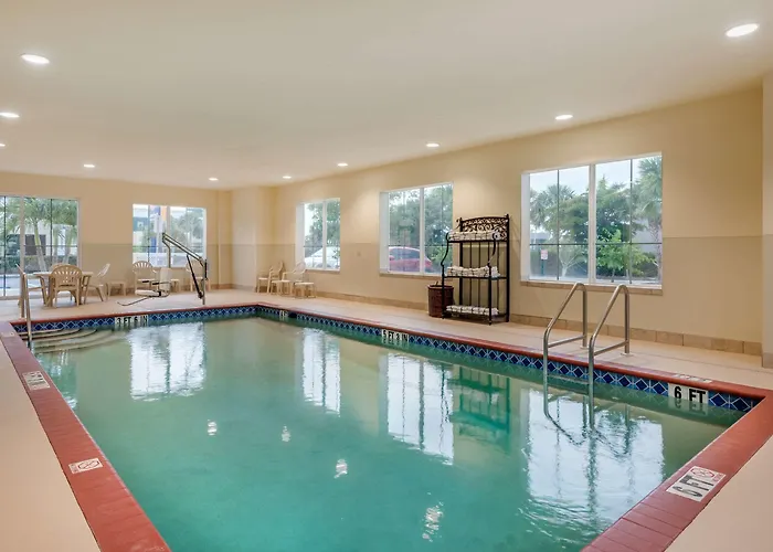 Comfort Inn & Suites Fort Myers Airport